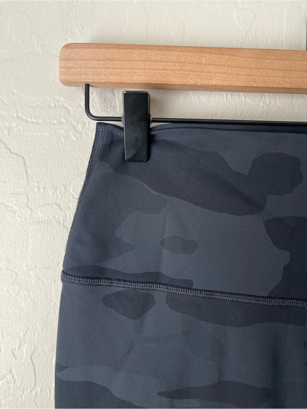 Alo yoga high waist camo vapor leggings medium